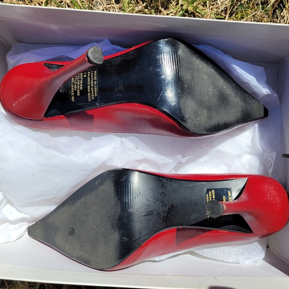 Wild Pair Red Heels with Pointed Toe - Picture 5 of 6